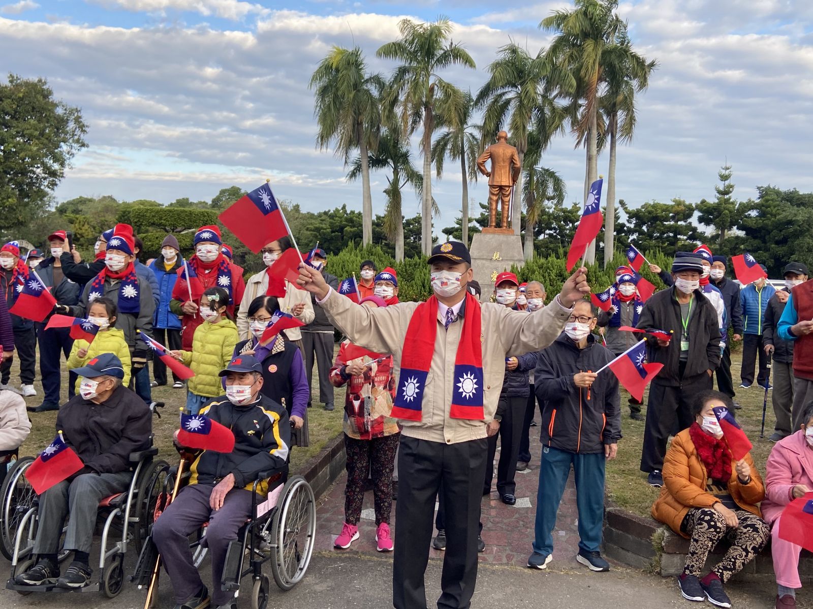 影/旗海飄揚 中彰榮家元旦升旗典禮長輩舞動迎新年 - https://www.watchmedia01.com