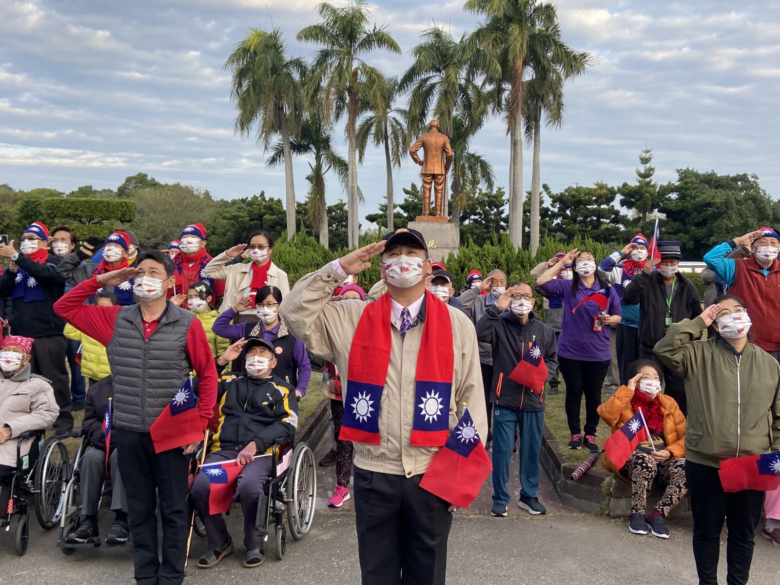 影/旗海飄揚 中彰榮家元旦升旗典禮長輩舞動迎新年 - https://www.watchmedia01.com