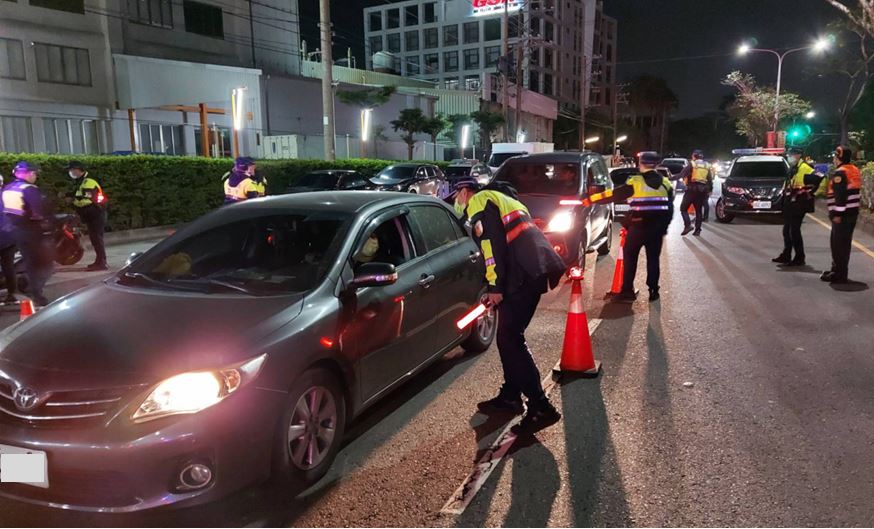 影/跨年不打烊 酒駕大執法 彰警跨年夜查獲14人超標 - https://www.watchmedia01.com