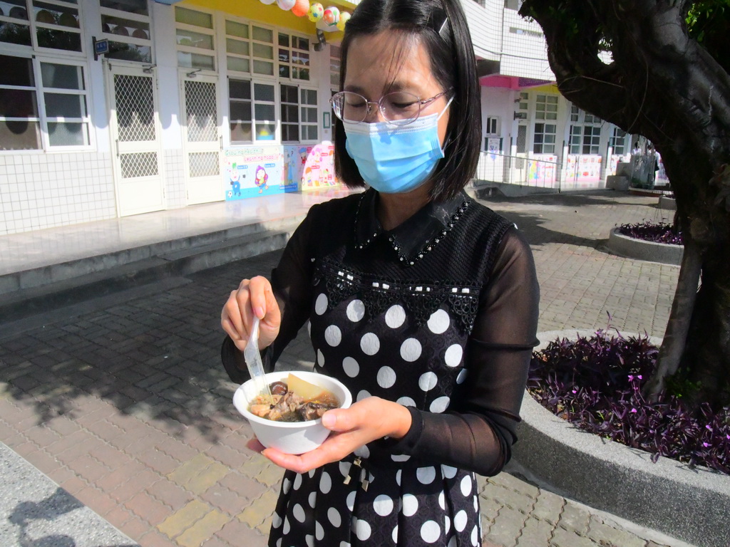畢業生都有一甕老菜脯 水尾國小林素鳳校長推食農教育成就獨一無二的紀念物 - https://www.watchmedia01.com