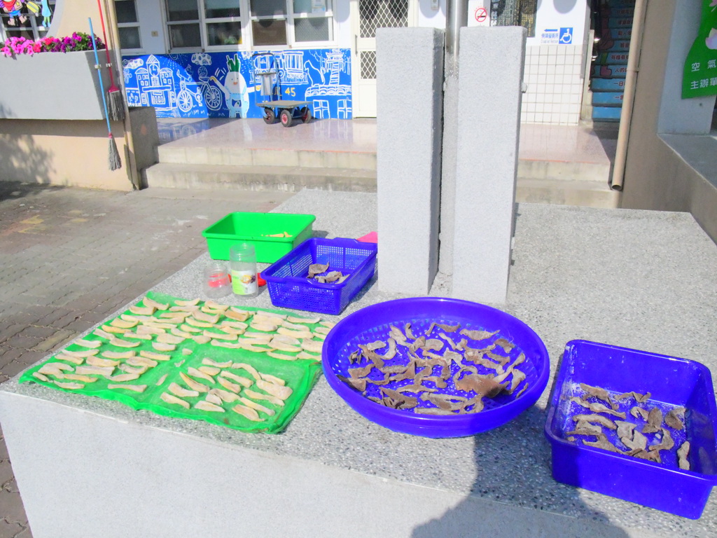 畢業生都有一甕老菜脯 水尾國小林素鳳校長推食農教育成就獨一無二的紀念物 - https://www.watchmedia01.com