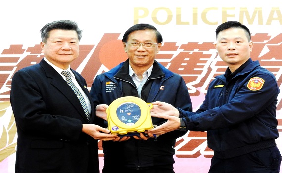 劉林芍基金會慨捐「AED」 嘉惠竹鹿13警所助警護民 - https://www.watchmedia01.com