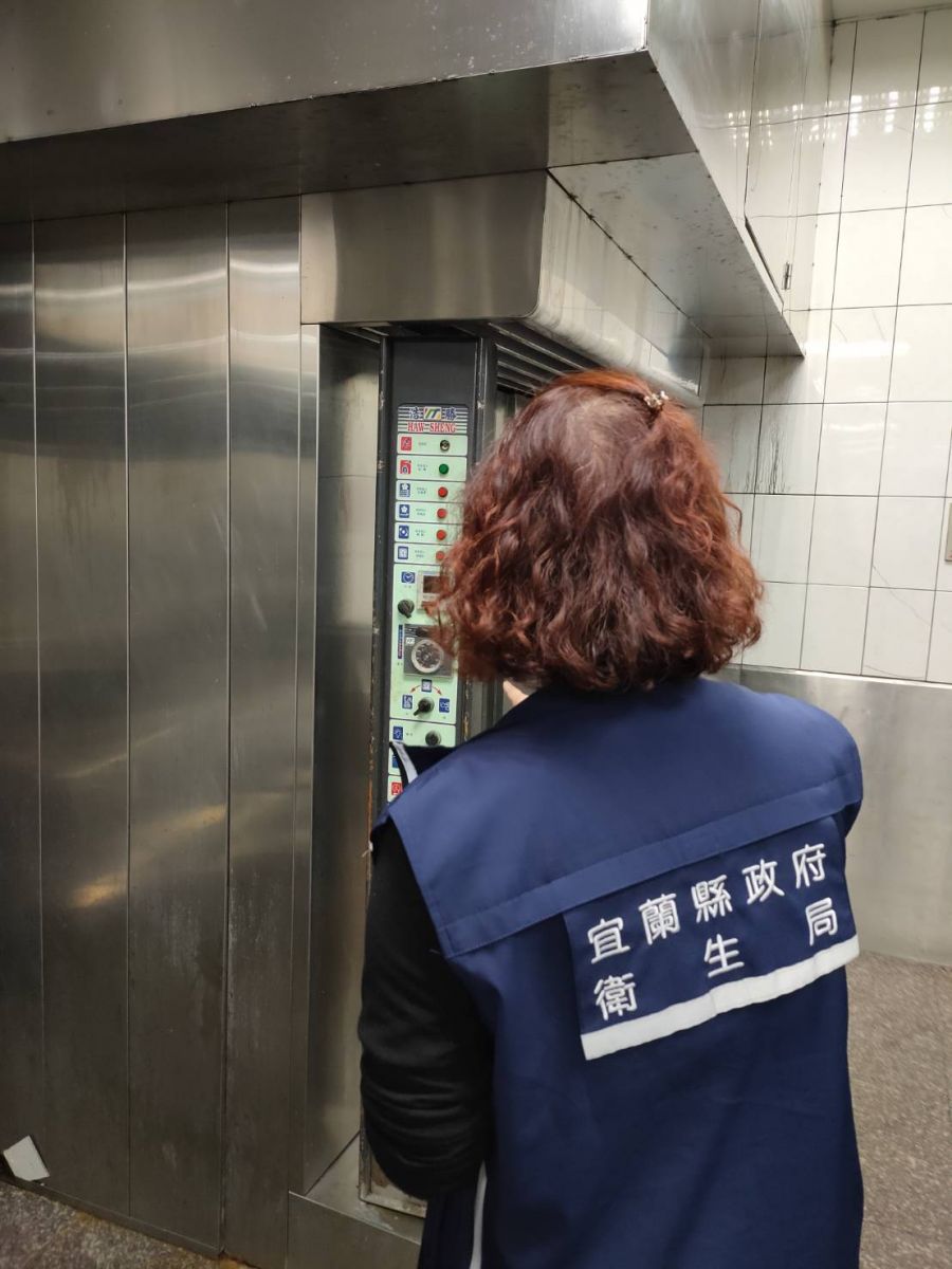 營養午餐雞腿骨肉疑似未烹熟 宜縣府斷然暫停該廠商供餐 - https://www.watchmedia01.com