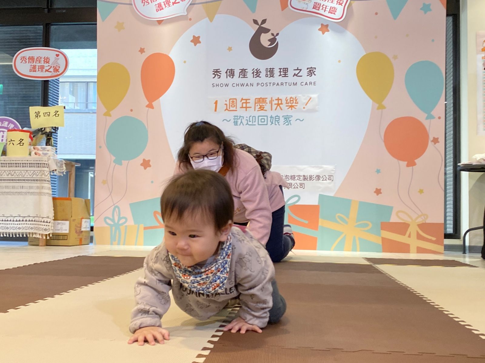 影／萌翻全場 秀傳寶寶回娘家 爬行比賽親子樂 - https://www.watchmedia01.com