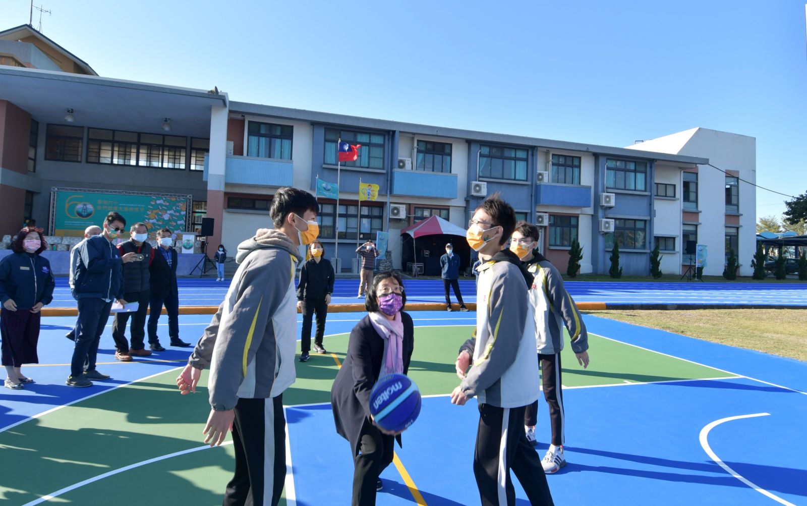 影／蔚藍運動跑道　彰化草湖國中60周年校慶大禮 - https://www.watchmedia01.com