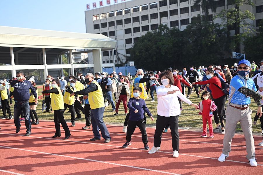 為銀髮族市民健康　勇媽市長與市府團隊陪長輩健走 - https://www.watchmedia01.com