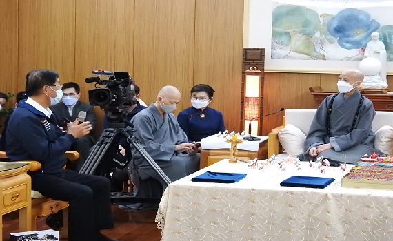 疫情趨嚴峻 慈濟證嚴上人蒞南投為眾生開示祈福 - https://www.watchmedia01.com