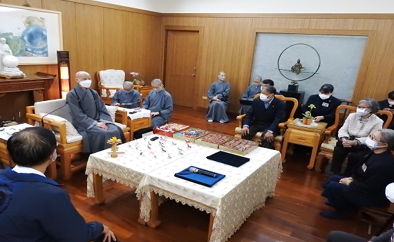 疫情趨嚴峻 慈濟證嚴上人蒞南投為眾生開示祈福 - https://www.watchmedia01.com
