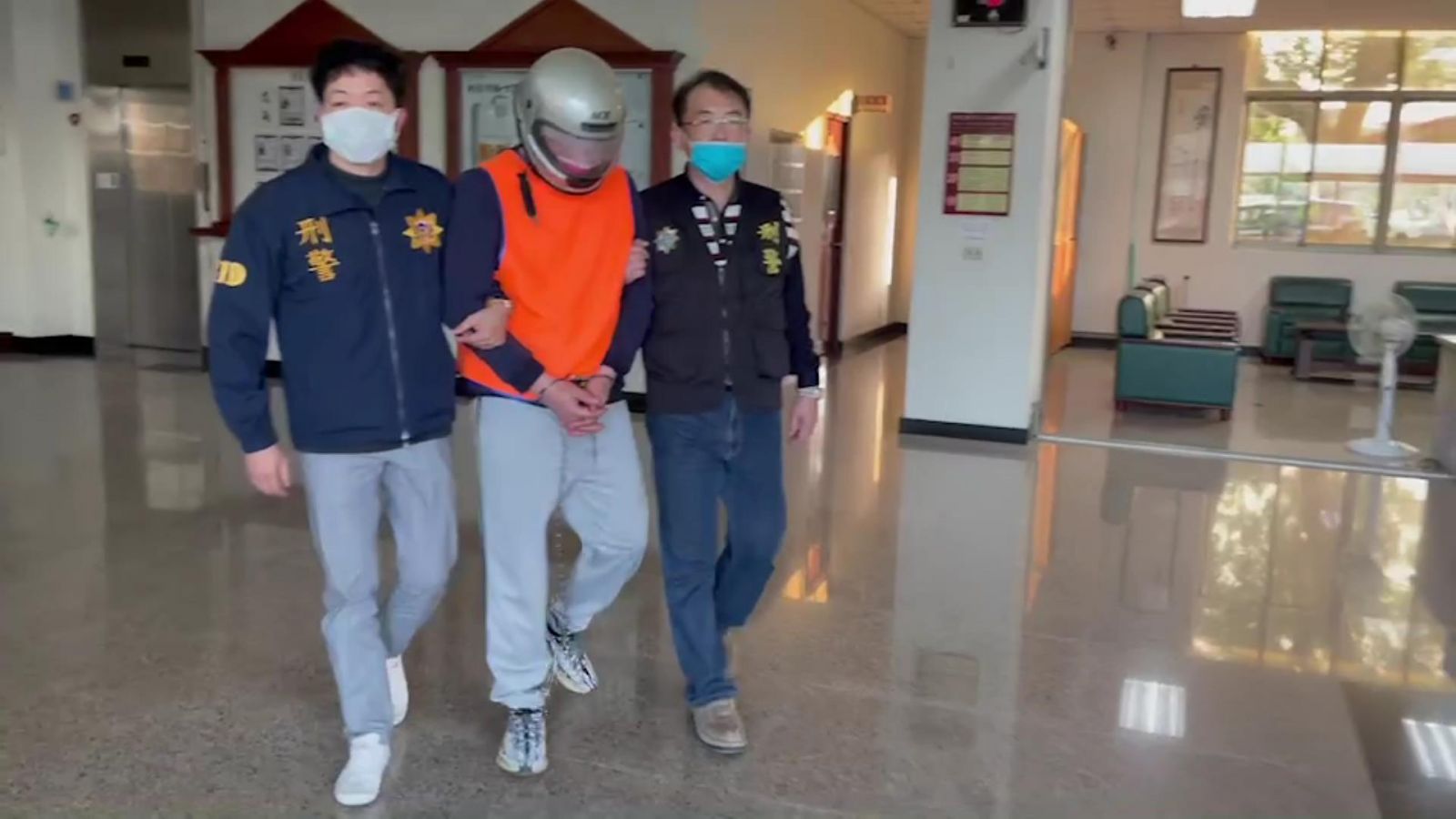 影／公親變事主！喬債反被嗆聲　怒持長槍狙殺 - https://www.watchmedia01.com