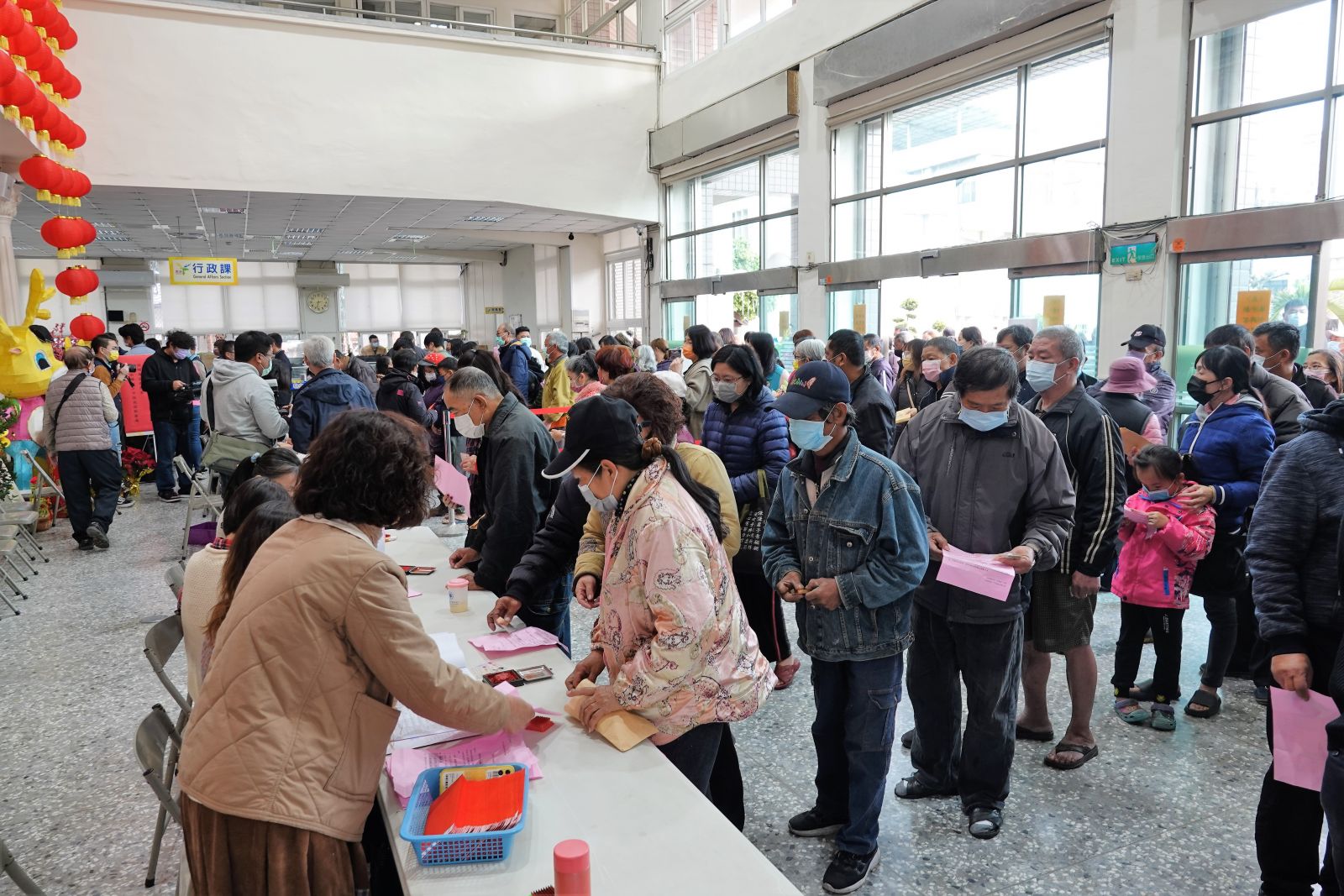 影/豪擲575萬送暖!辜寬敏寒冬送暖回饋家鄉發紅包 - https://www.watchmedia01.com