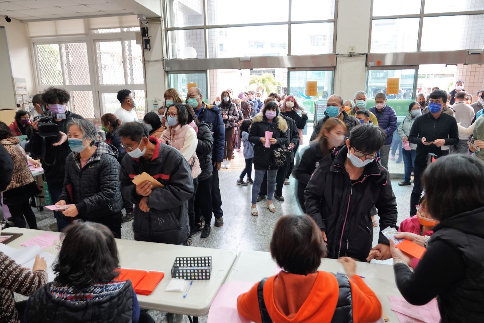 影/豪擲575萬送暖!辜寬敏寒冬送暖回饋家鄉發紅包 - https://www.watchmedia01.com