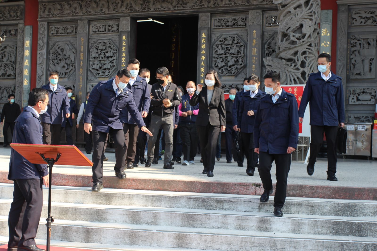影/總統蔡英文南聖宮參香致匾 獨讚劉建國忽略蘇治芬引揣測 - https://www.watchmedia01.com