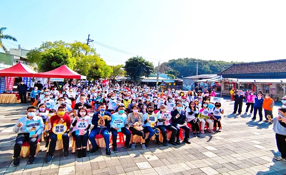 集集車站100歲！全台百位鐵道迷齊聚慶生排字 - https://www.watchmedia01.com