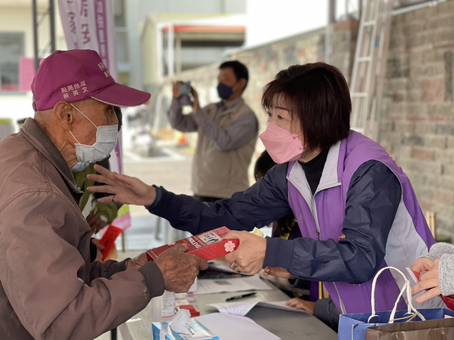 影／寒冬送暖　溪州鄉227戶低收入戶收到滿滿現金和物資 - https://www.watchmedia01.com
