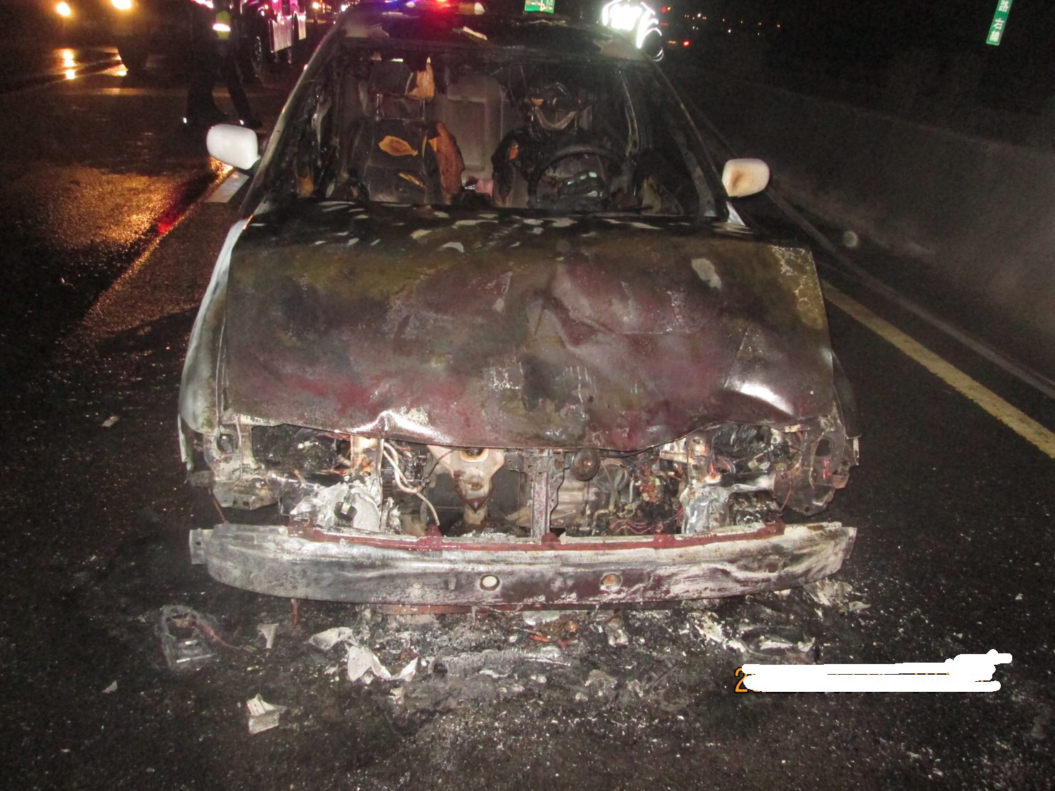 國1麻豆路段2車追撞火燒車 7大1小及時逃生無傷亡 - https://www.watchmedia01.com