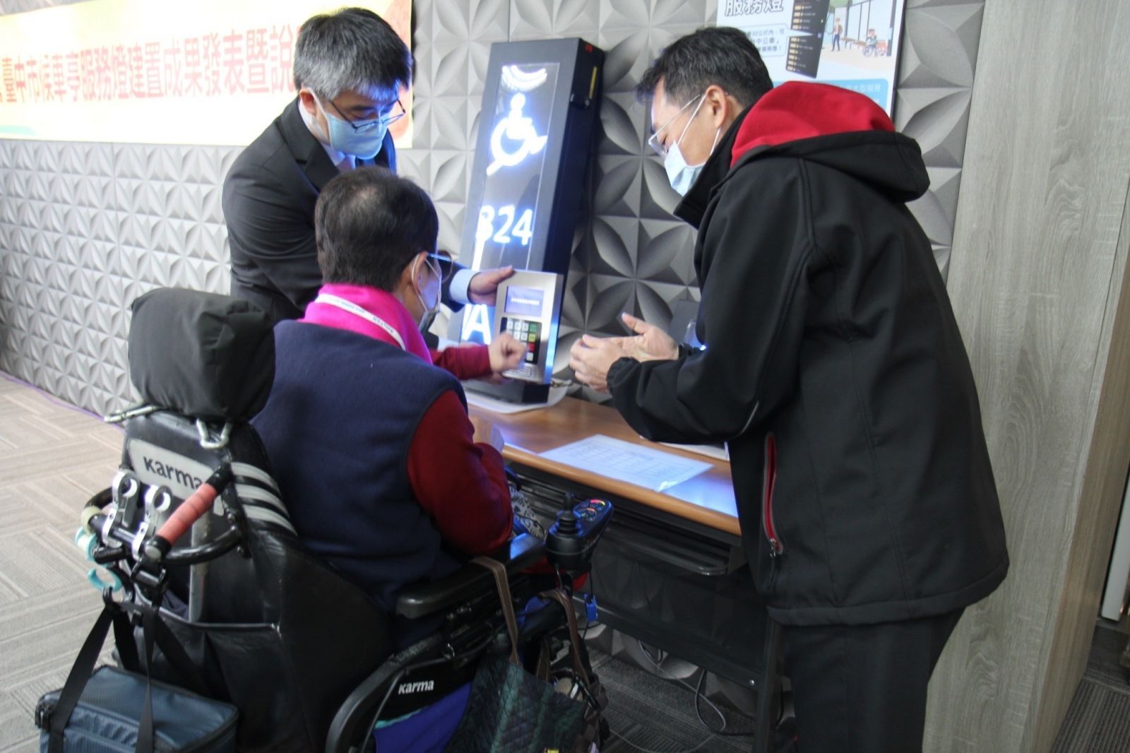 候車亭服務燈全面啟用 中市大眾運輸服務再升級 - https://www.watchmedia01.com