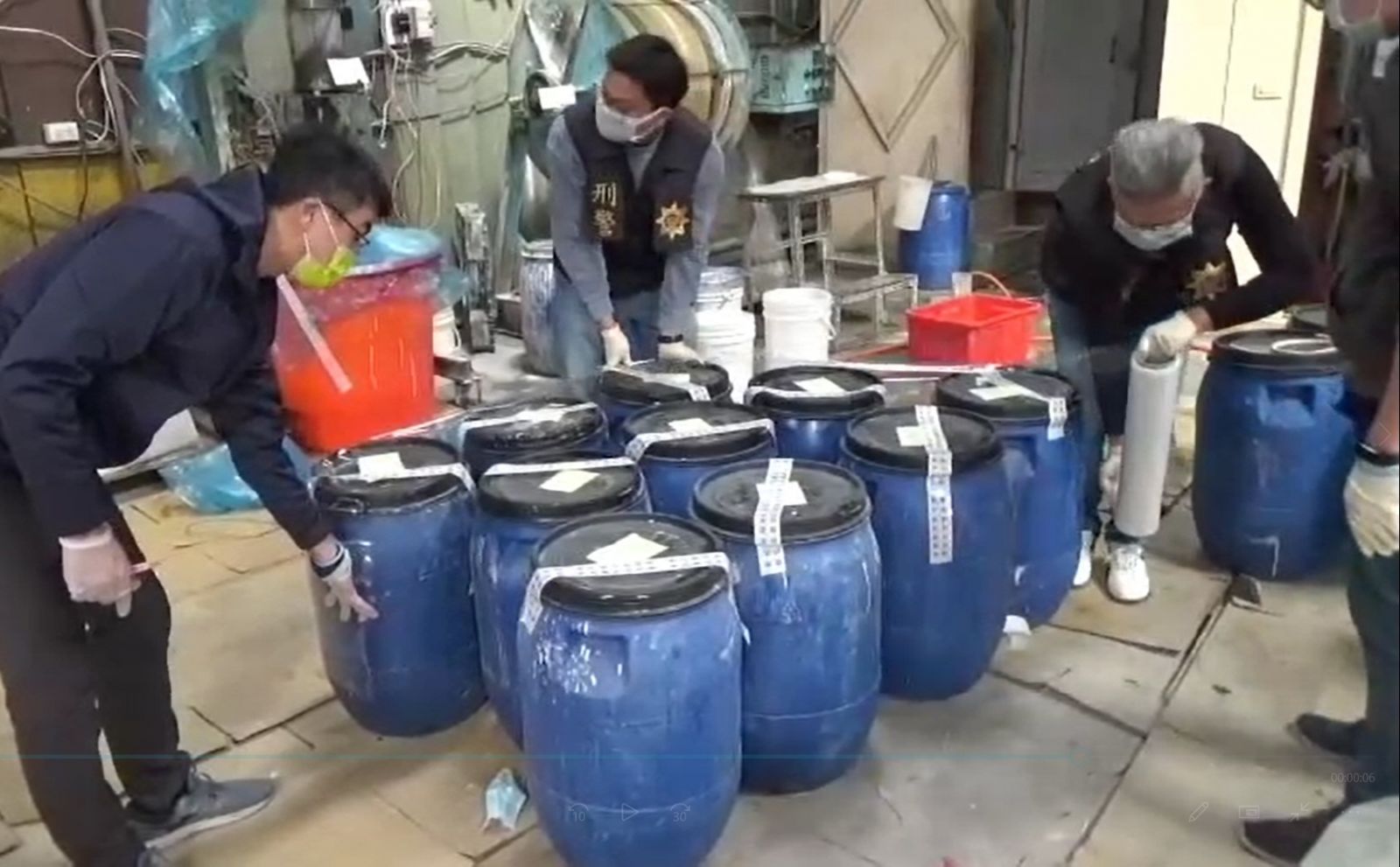 影／雲林查獲市價破億致腫瘤畸胎偽農藥　傳喚拘提13名涉案關係人 - https://www.watchmedia01.com