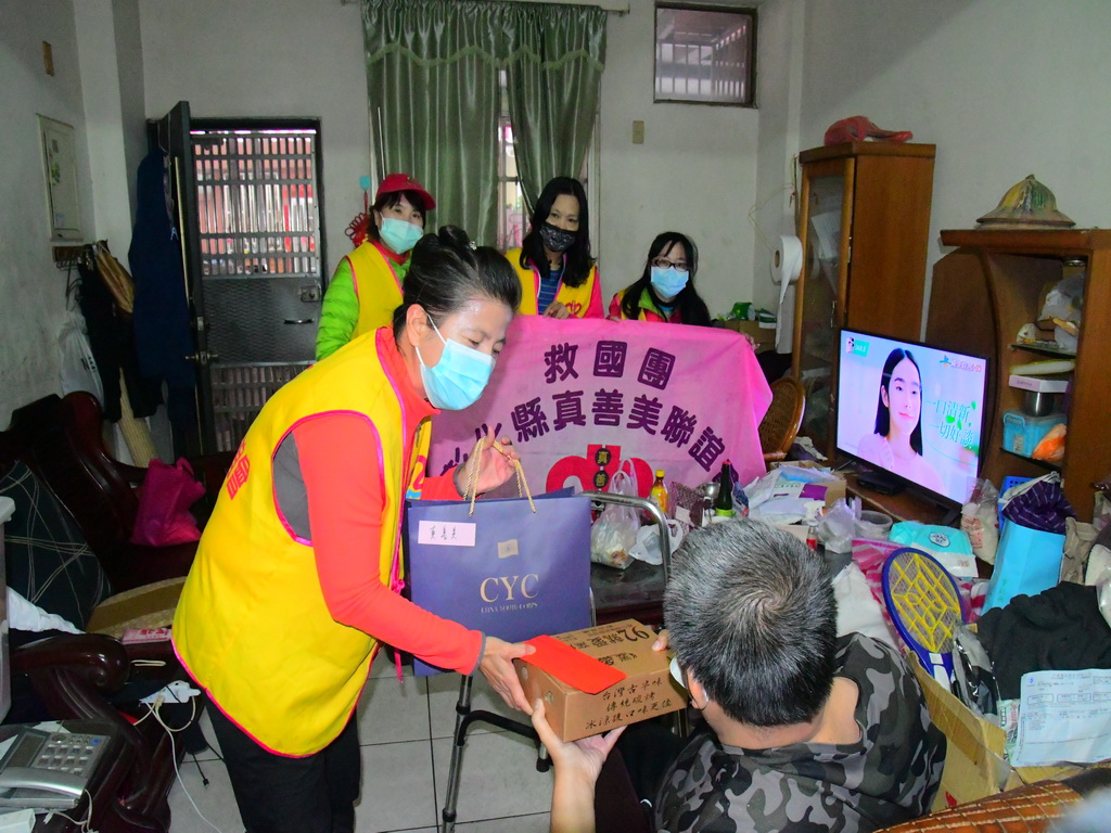 扶弱送愛、傳愛台灣 救國團全國公益連線義工到府服務關懷弱勢迎新年 - https://www.watchmedia01.com
