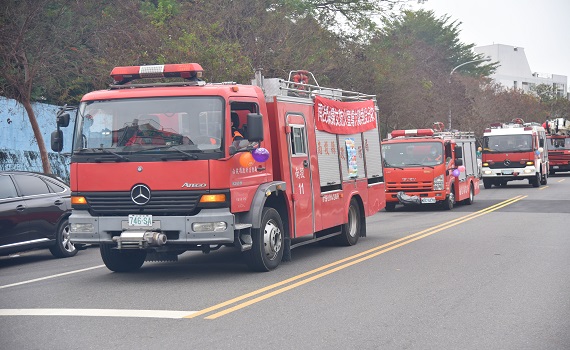 南投縣119消防節扮裝車隊遊街宣導 幼兒園師生體驗消防訓練 - https://www.watchmedia01.com
