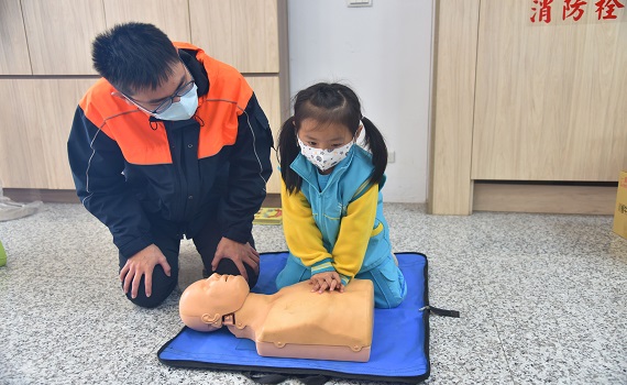 南投縣119消防節扮裝車隊遊街宣導 幼兒園師生體驗消防訓練 - https://www.watchmedia01.com