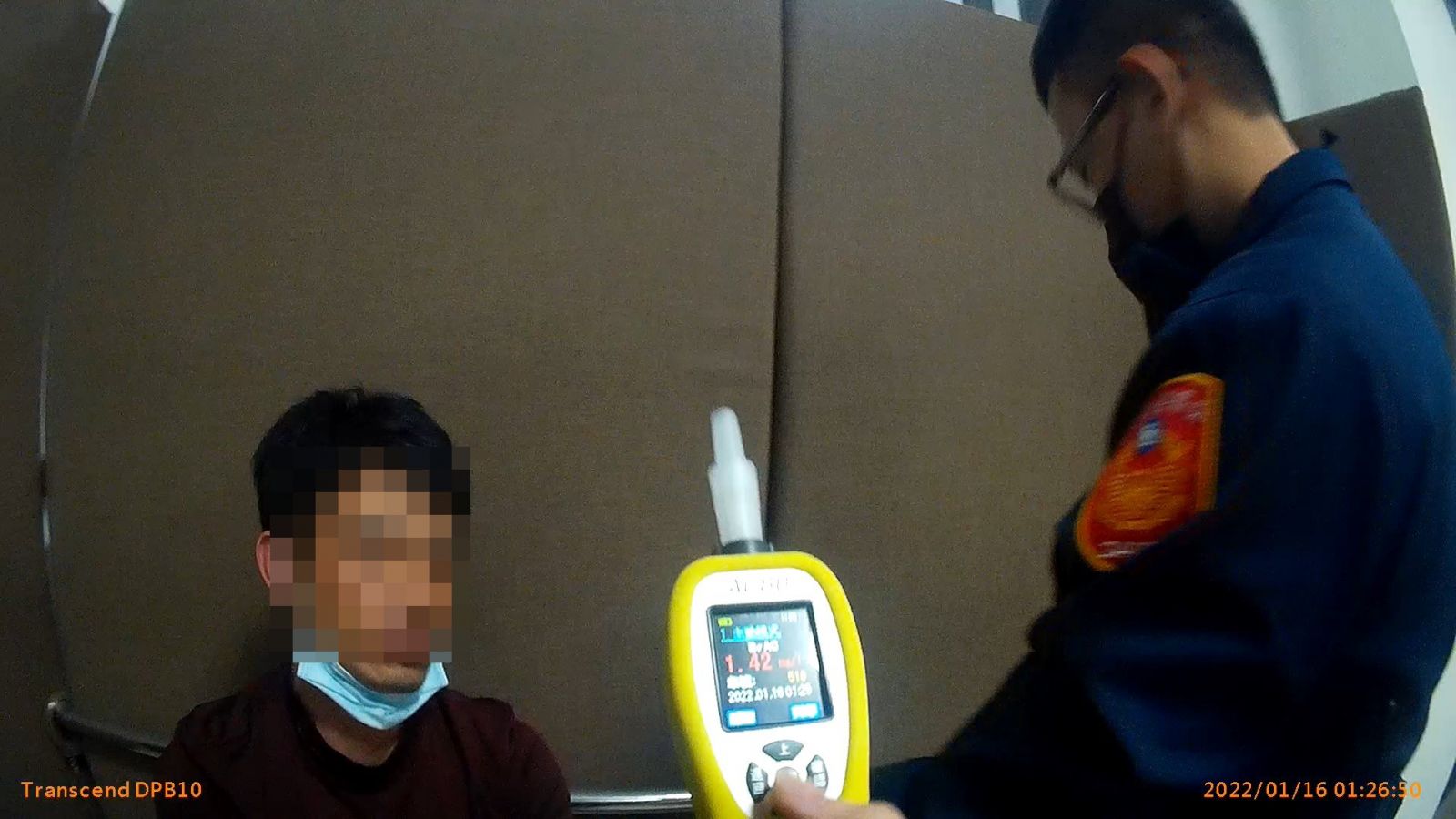 影／移工爛醉如泥酒測1.42爆表　彰警16天鐵腕抓203件酒駕 - https://www.watchmedia01.com