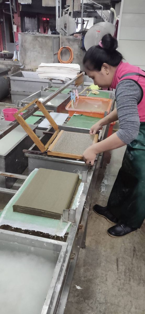 影/茶渣變春聯?淡淡茶香書道專家揮毫一字千金 - https://www.watchmedia01.com