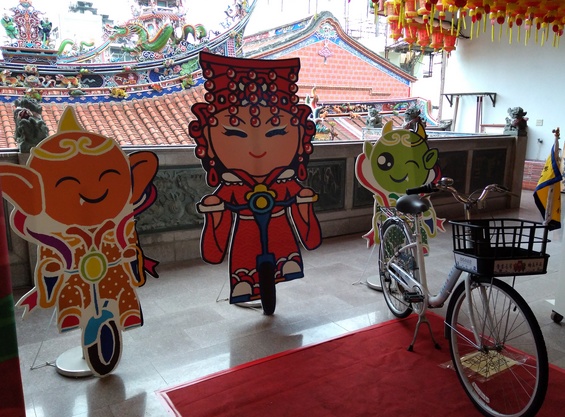 新港奉天宮回顧單車環台影像展　白沙屯拱天宮共襄盛舉慶開幕 - https://www.watchmedia01.com
