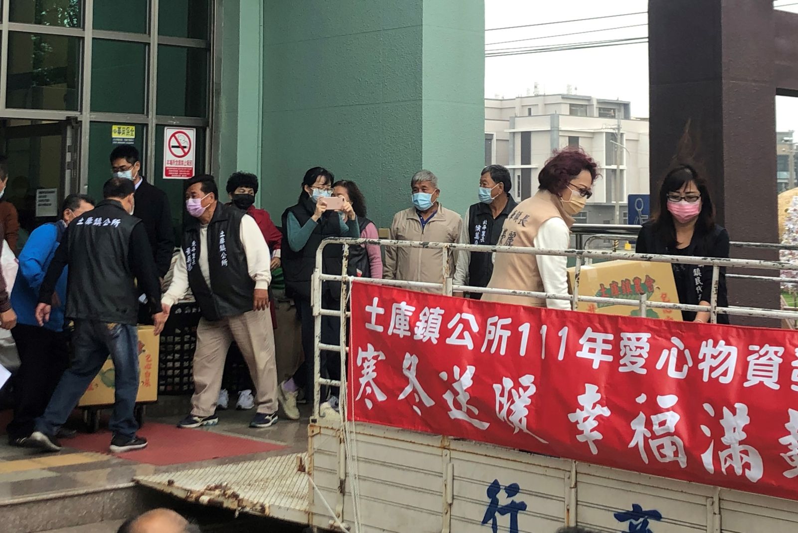 土庫寒冬送暖幸福滿載　愛心物資車配送發放降低人潮群聚風險 - https://www.watchmedia01.com