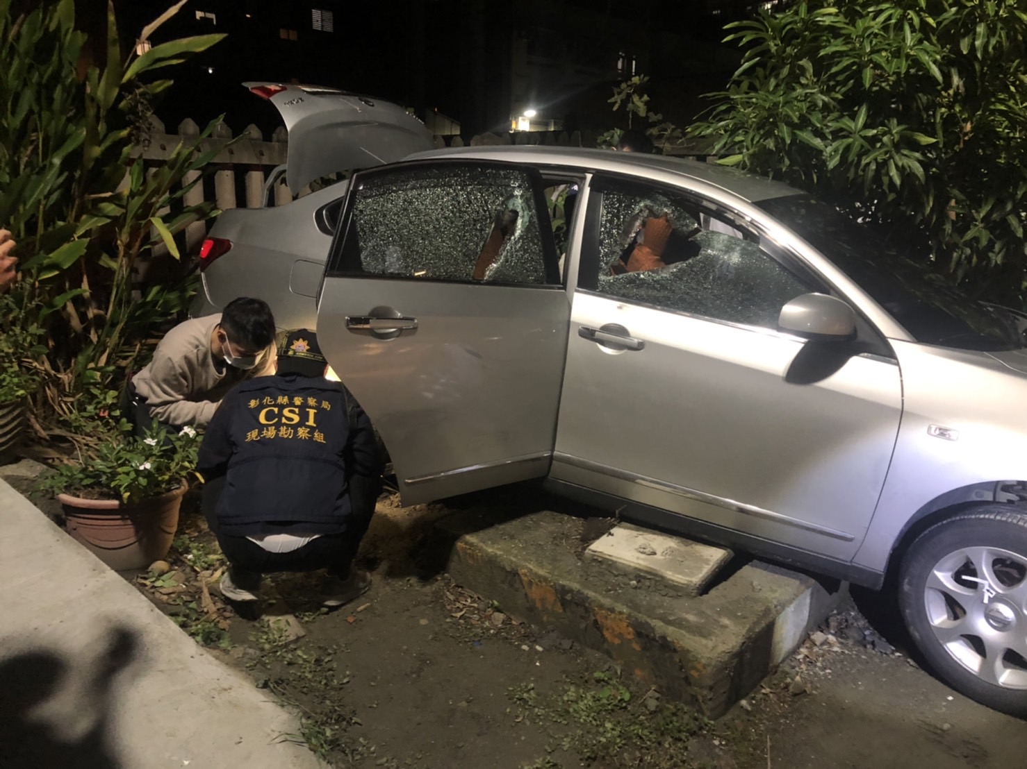 影／彰化市區暗夜傳槍響　竊盜通緝犯開車衝撞拒捕 - https://www.watchmedia01.com