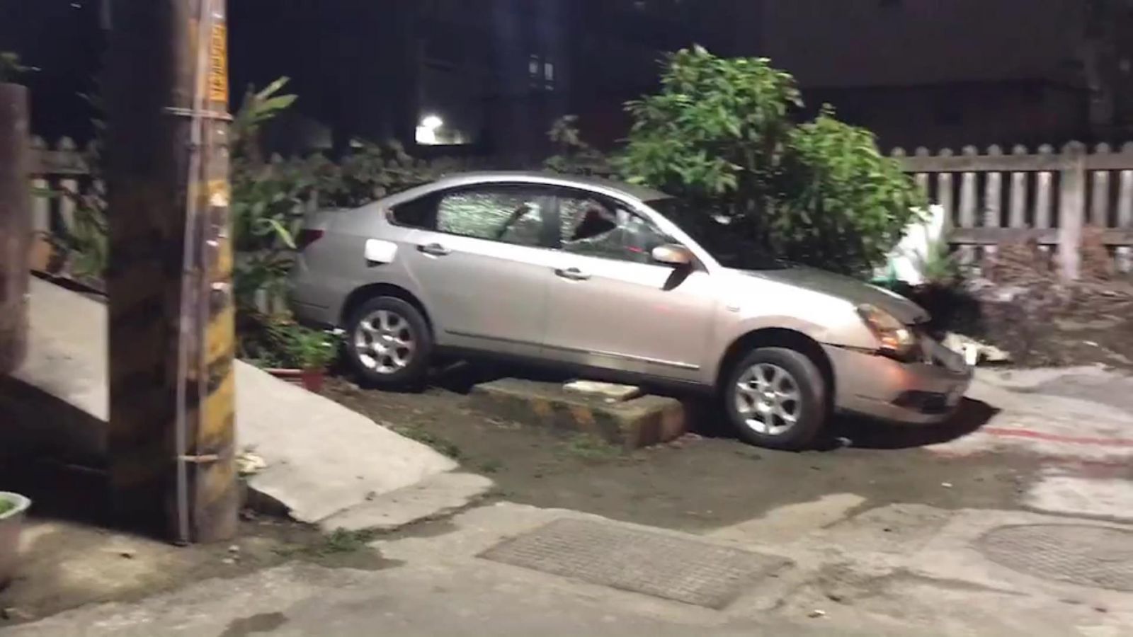影／彰化市區暗夜傳槍響　竊盜通緝犯開車衝撞拒捕 - https://www.watchmedia01.com