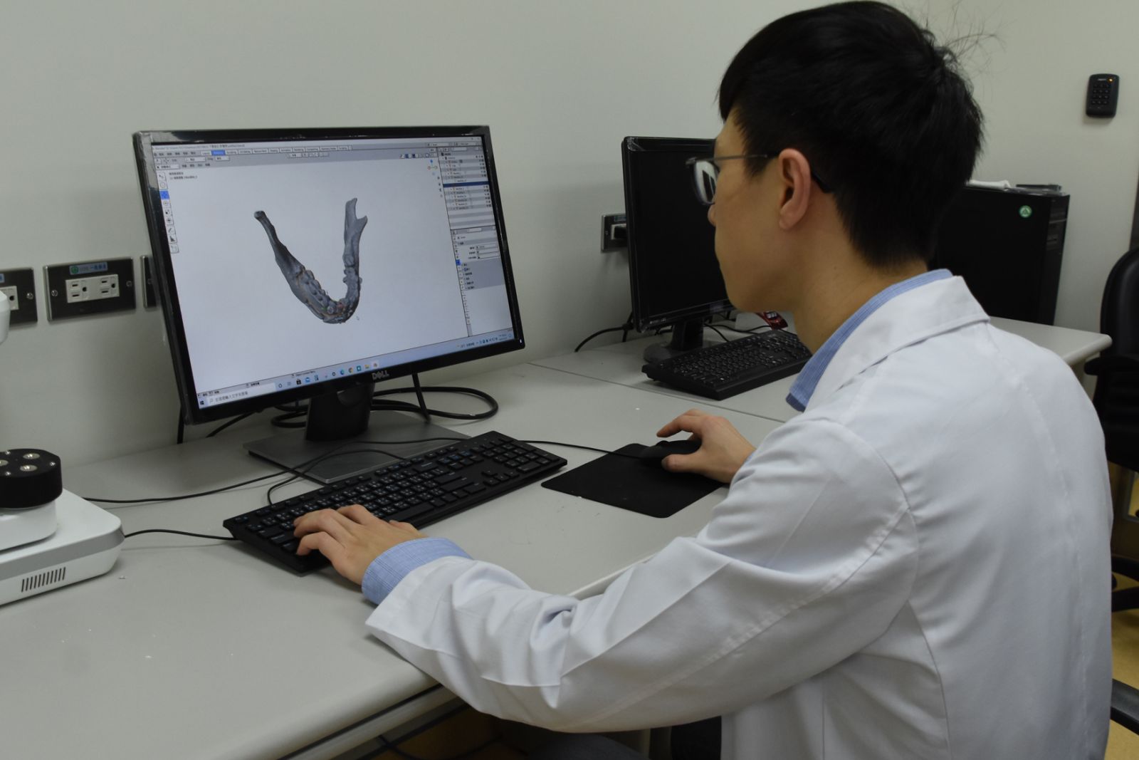 影／男大生騎車自摔顏面、下顎骨嚴重受損　3D列印重建變帥 - https://www.watchmedia01.com