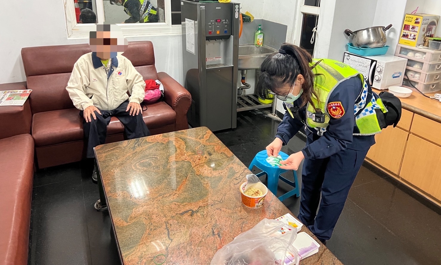 彰化翁騎單車迷途30公里　公正警聯繫家屬協助團聚 - https://www.watchmedia01.com