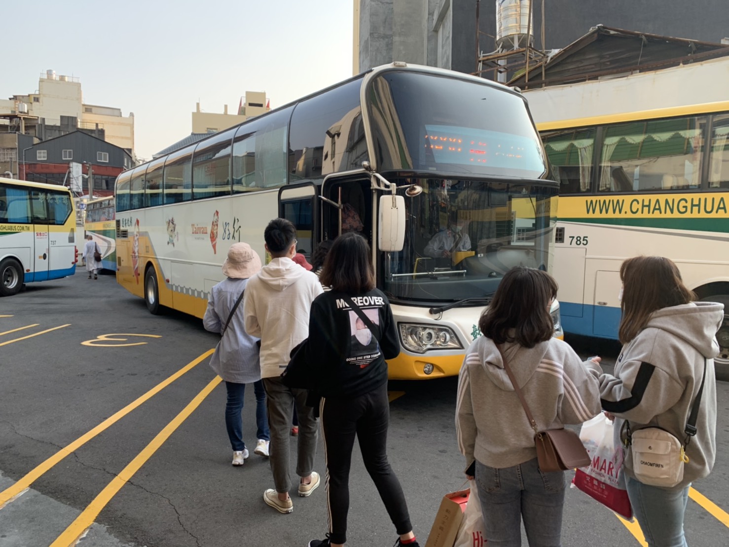 影／春節假期搭乘客運喜迎春　公路總局提供民眾搭車優惠 - https://www.watchmedia01.com