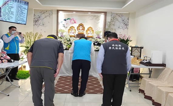 榮眷基金會徐健寧秘書長致贈因公殉職飛官遺族慰問金 - https://www.watchmedia01.com