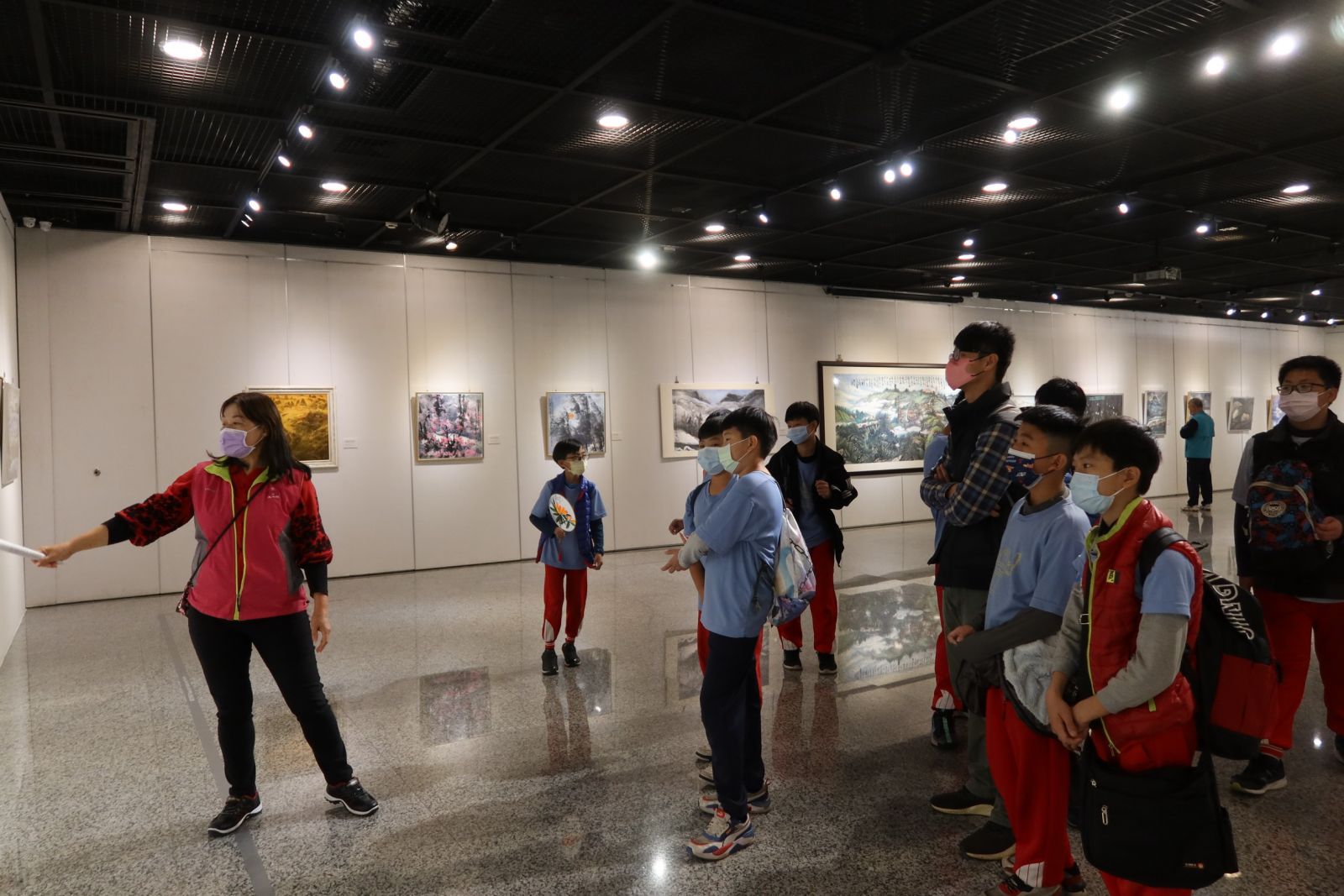 影／春節走春賞畫「趣」！林煒鎮水墨畫展—傳統與現代的對話 - https://www.watchmedia01.com