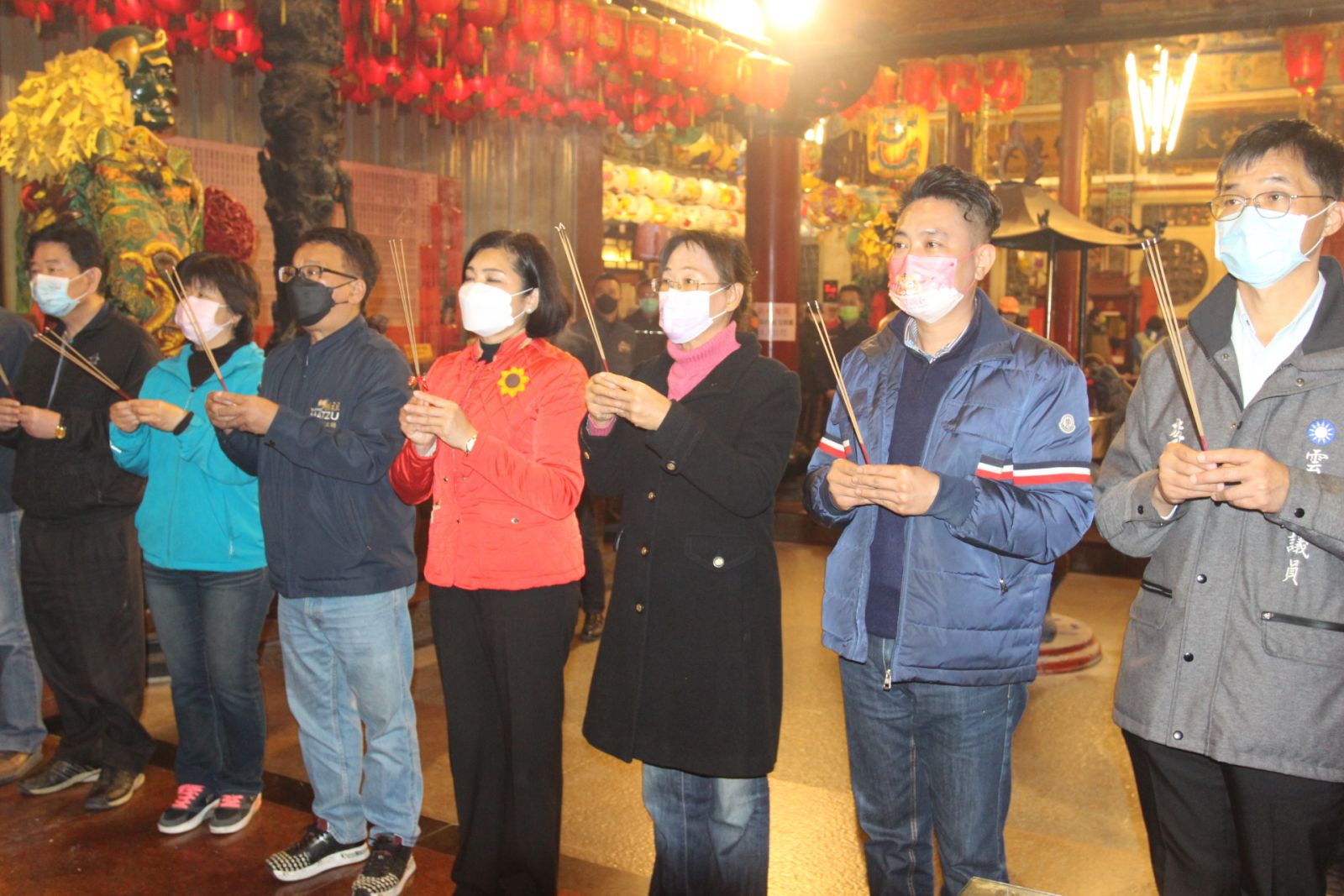 福興宮萬人戴口罩領紅包 陳亞蘭歌仔戲跳加冠送春聯 - https://www.watchmedia01.com