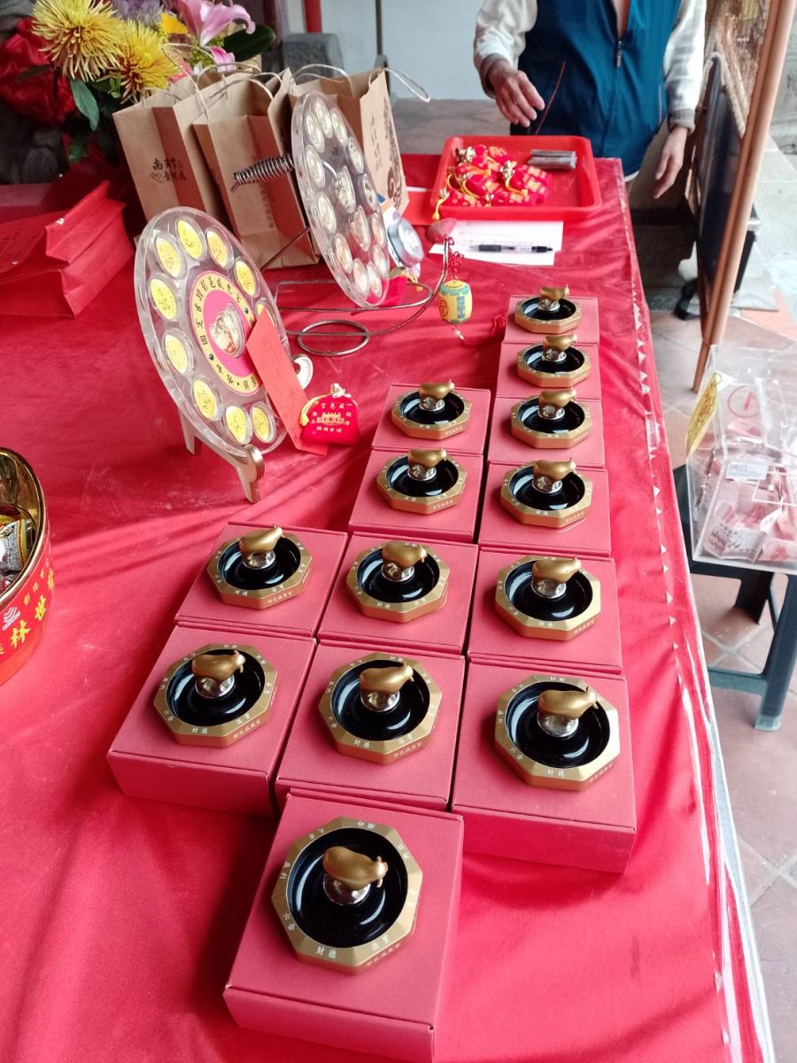 彰化彰邑威惠宮擲筊送招財元寶錢母 鄭宇秀獲連續15個聖杯稱王　 - https://www.watchmedia01.com