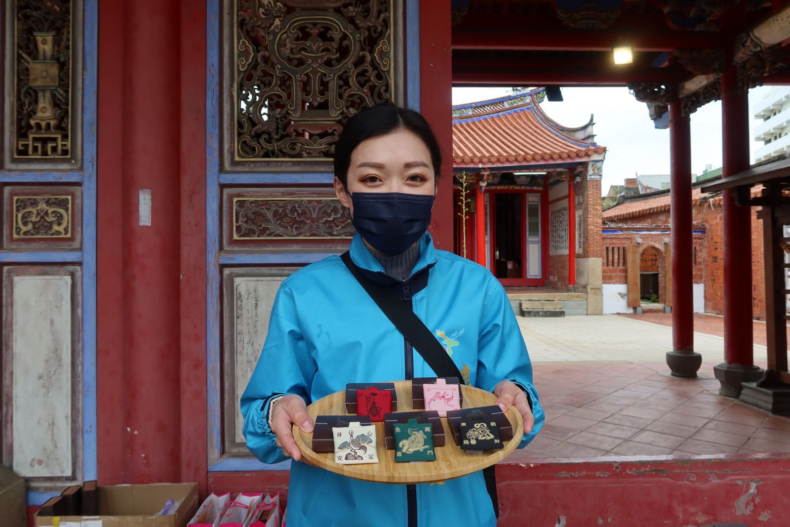 影／鹿港五保庇！吸睛文創金木水火土五色福袋文武廟點燈就送 - https://www.watchmedia01.com