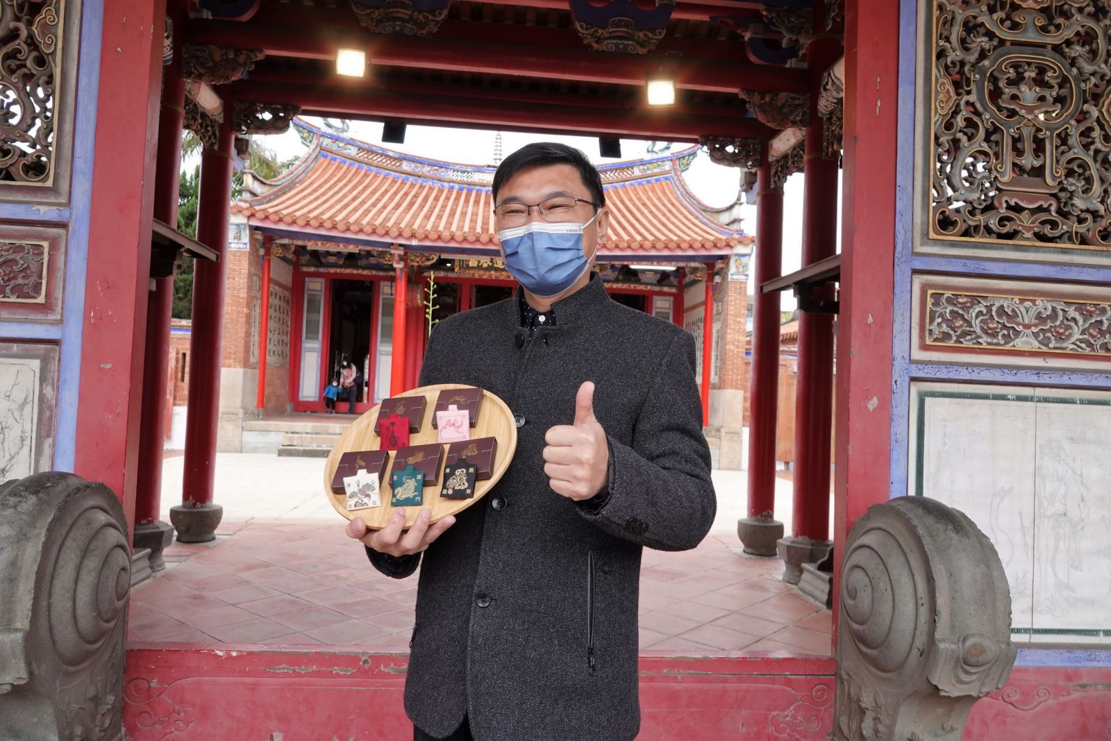 影／鹿港五保庇！吸睛文創金木水火土五色福袋文武廟點燈就送 - https://www.watchmedia01.com