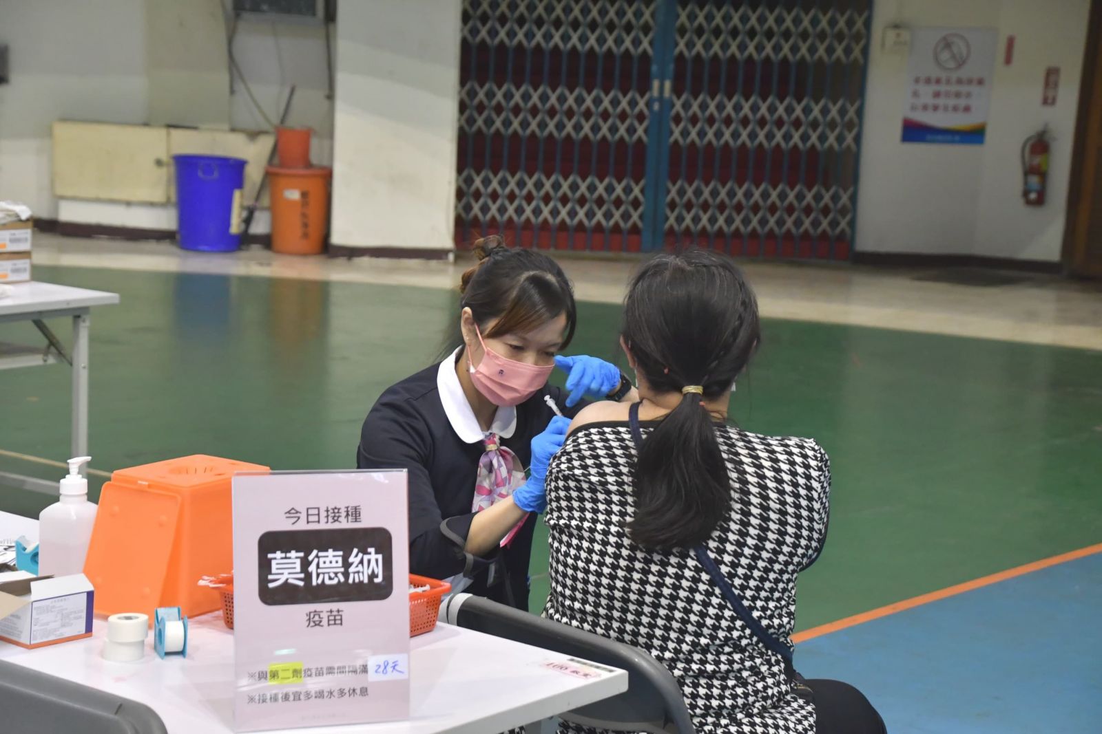 影／彰縣開學前拚防疫 開設教職員接種站為教師接種第三劑疫苗　 - https://www.watchmedia01.com