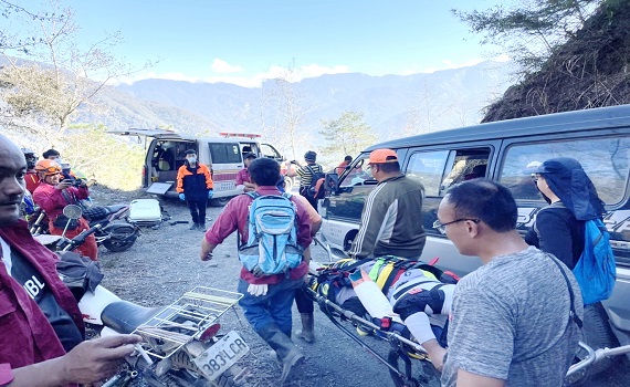 丹大林道18k處1人摔落邊坡受傷 - https://www.watchmedia01.com