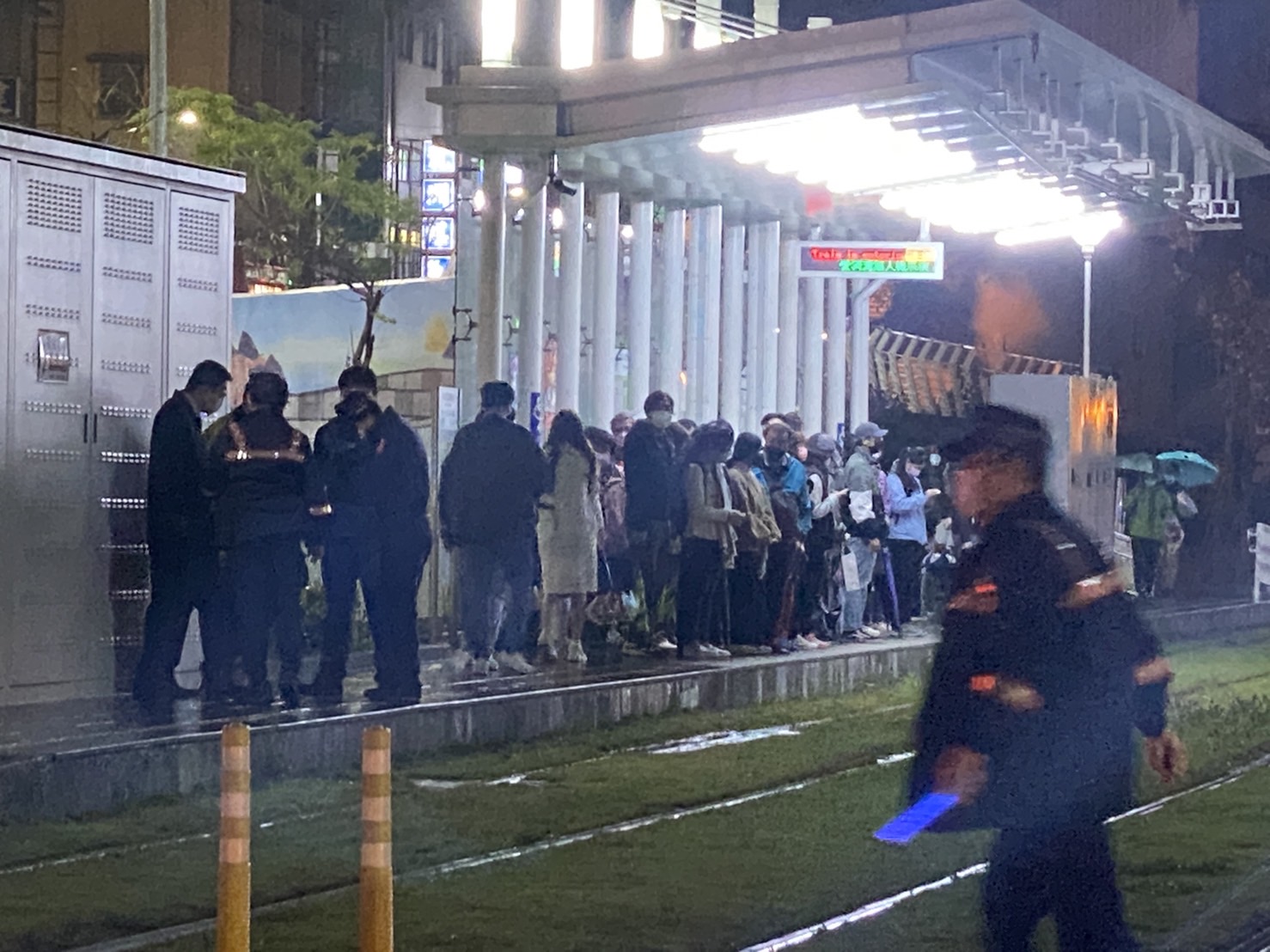 （有影片）／高雄輕軌遭惡闖擦撞致列車「停駛」　警方積極循線追查 - https://www.watchmedia01.com