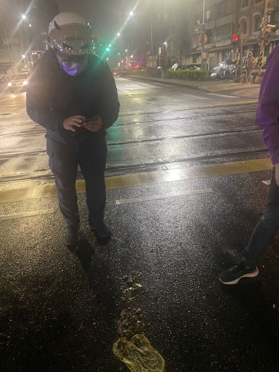 （有影片）／高雄輕軌遭惡闖擦撞致列車「停駛」　警方積極循線追查 - https://www.watchmedia01.com