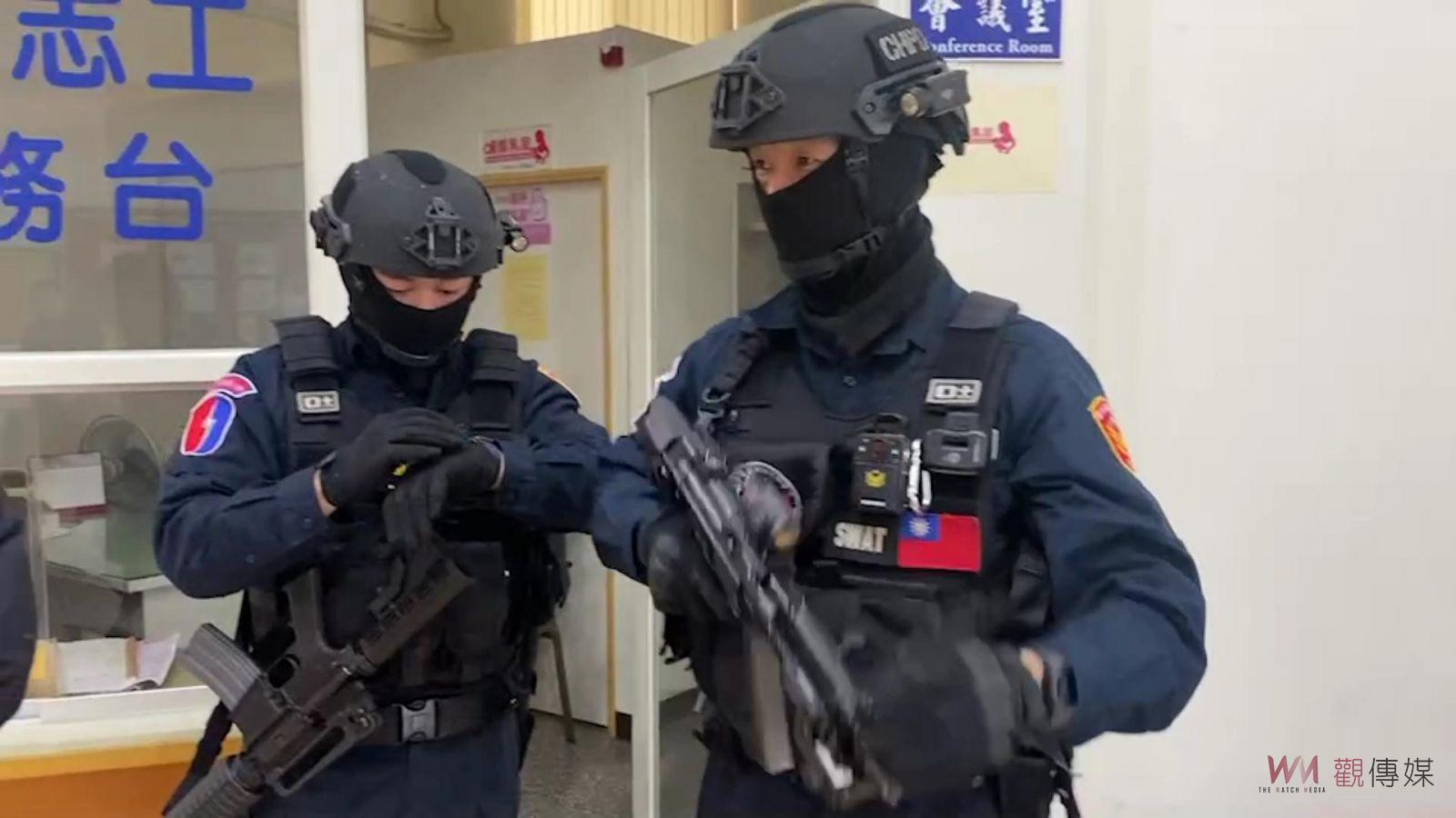 影／丟丟妹叔叔住處遭蒙面歹徒洗劫　警方荷槍實彈攻堅　主嫌舉槍自轟 - https://www.watchmedia01.com