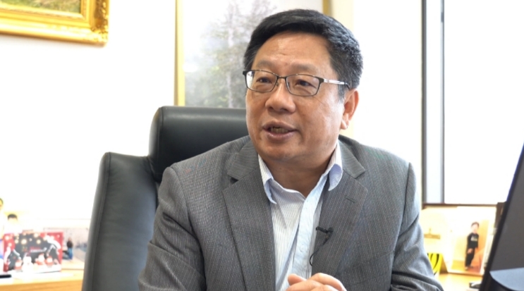 《踏出地平線》看五僑界菁英洄游 扎根台灣站穩世界 - https://www.watchmedia01.com