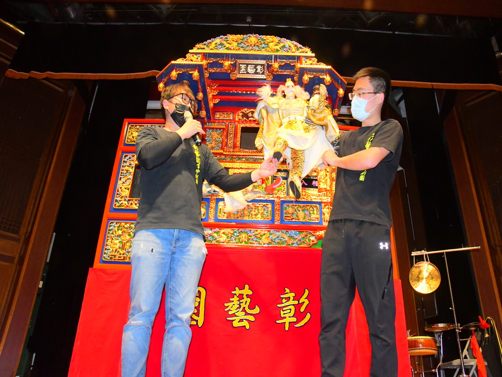 彰化縣文化局邀彰藝園表演 說學逗唱看布袋戲學台語 - https://www.watchmedia01.com