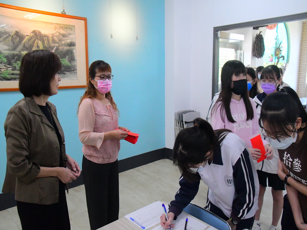 111年學測揭曉 學霸總動員彰化女中近百人勇奪一科以上滿級分 - https://www.watchmedia01.com