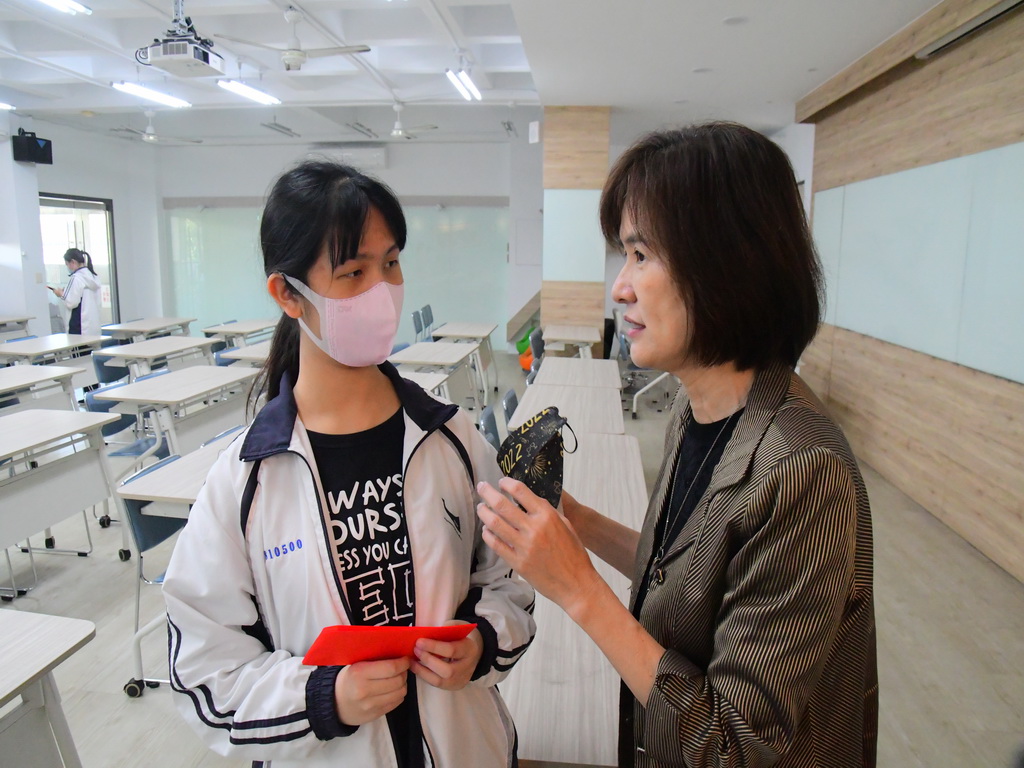 111年學測揭曉 學霸總動員彰化女中近百人勇奪一科以上滿級分 - https://www.watchmedia01.com