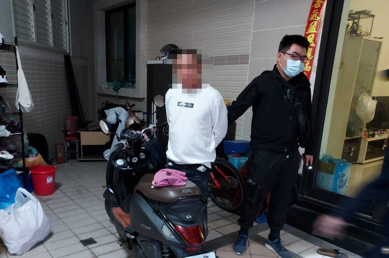 竊盜通緝犯佯裝老闆 一通電話騙走2萬元 - https://www.watchmedia01.com