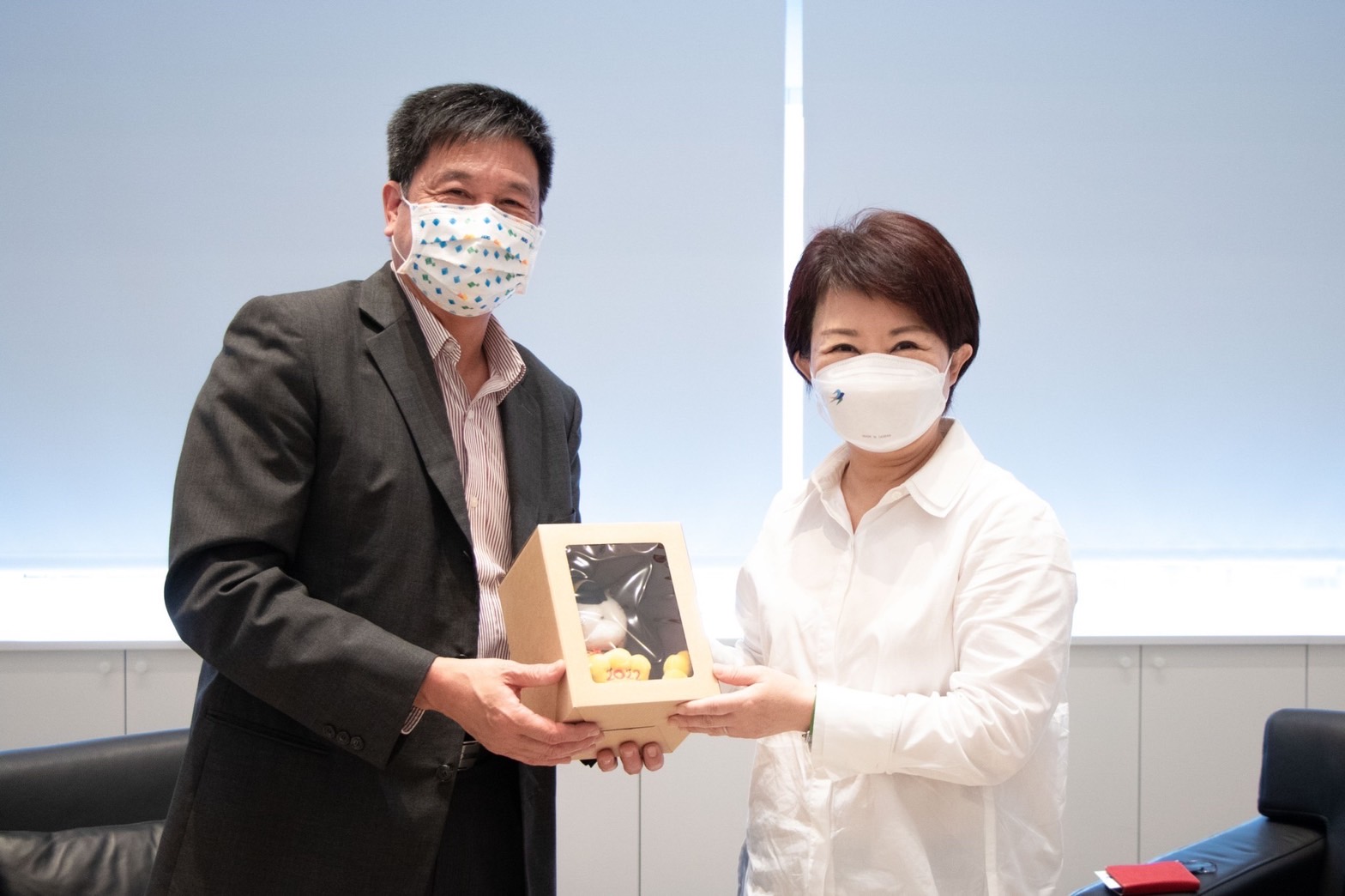 友達董事長拜會盧秀燕 宣布加碼投資台中逾千億 - https://www.watchmedia01.com